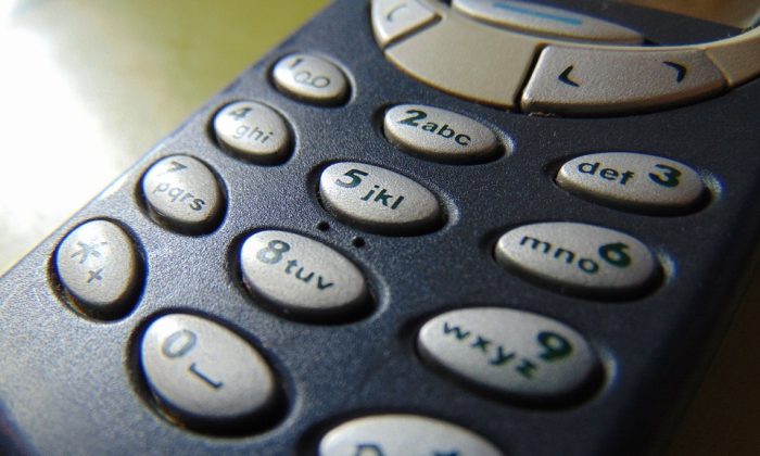 Tlačítkový telefon