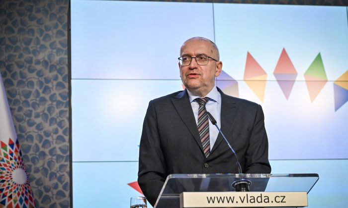 Ministr školství, mládeže a tělovýchovy Mikuláš Bek