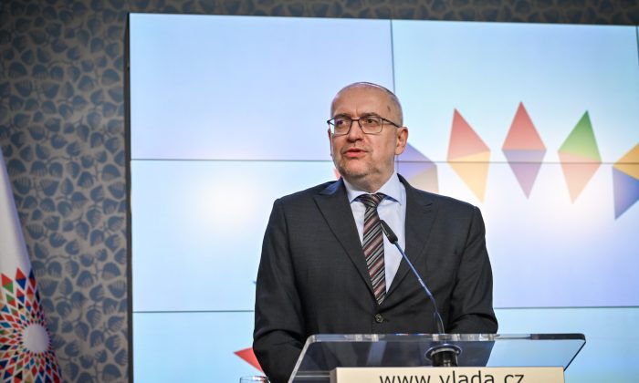 Ministr školství, mládeže a tělovýchovy Mikuláš Bek