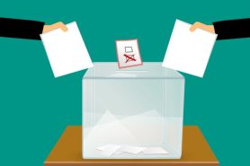samo-tisk lístků, nejpozději 10. září, zájem krajanů nízký, eDoklady v místnostech, bezpečné korespondenční hlasování