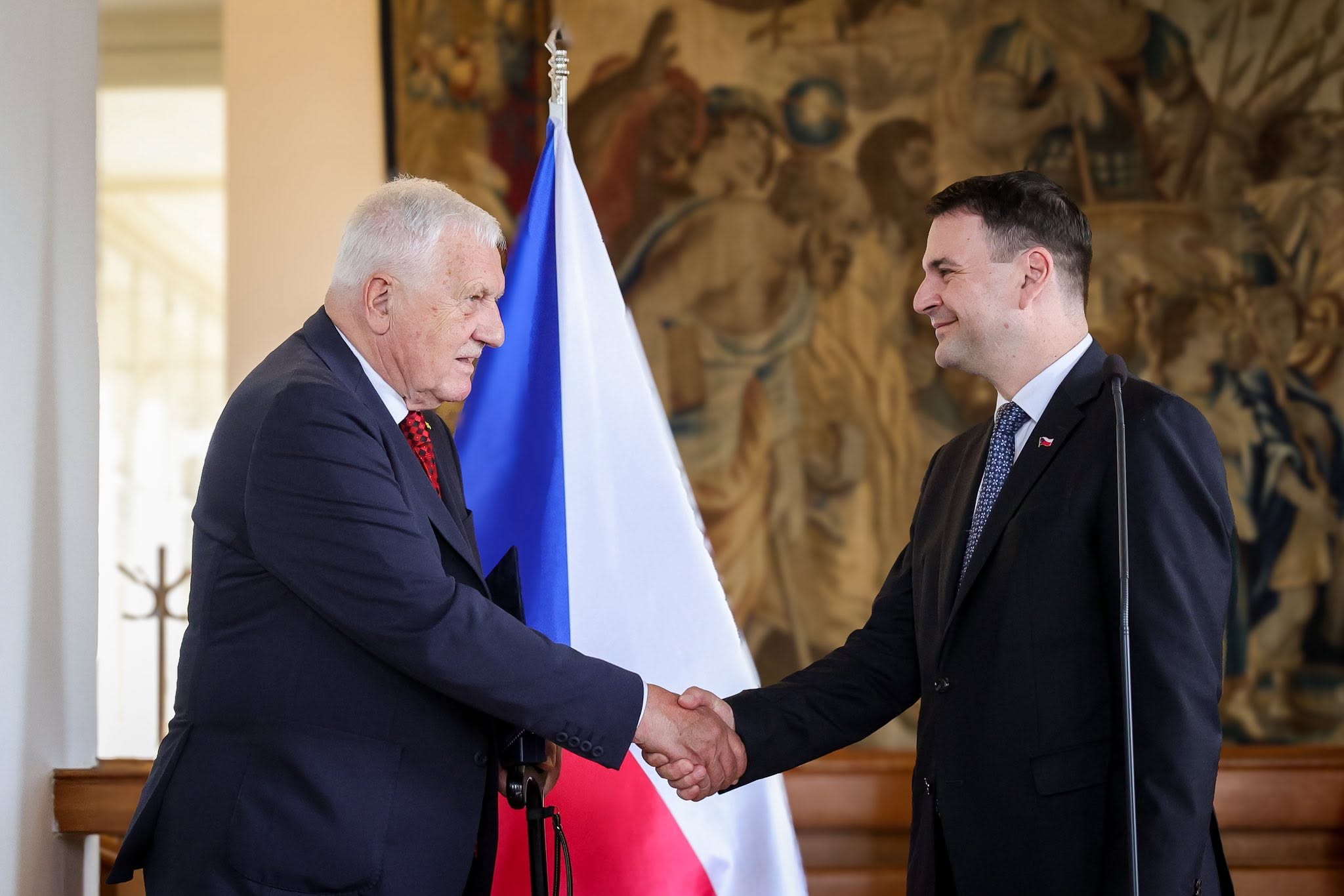 Petr Macinka a exprezident Václav Klau | Epeníze Petr Macinka a exprezident Václav Klau