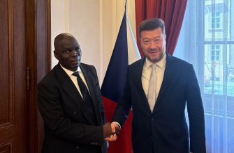 Okamura a velvyslanec Ugandy